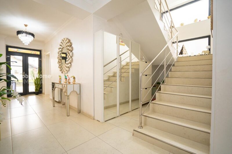 Pantelimon, vila 8 camere 556 mp, teren 1038 mp, garaj, constructie 2020